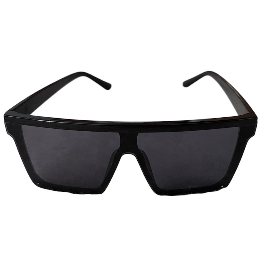 Sleek Black Designer Sunglasses